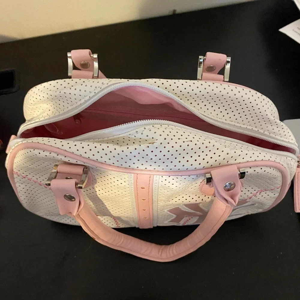 pink and white yankee bag